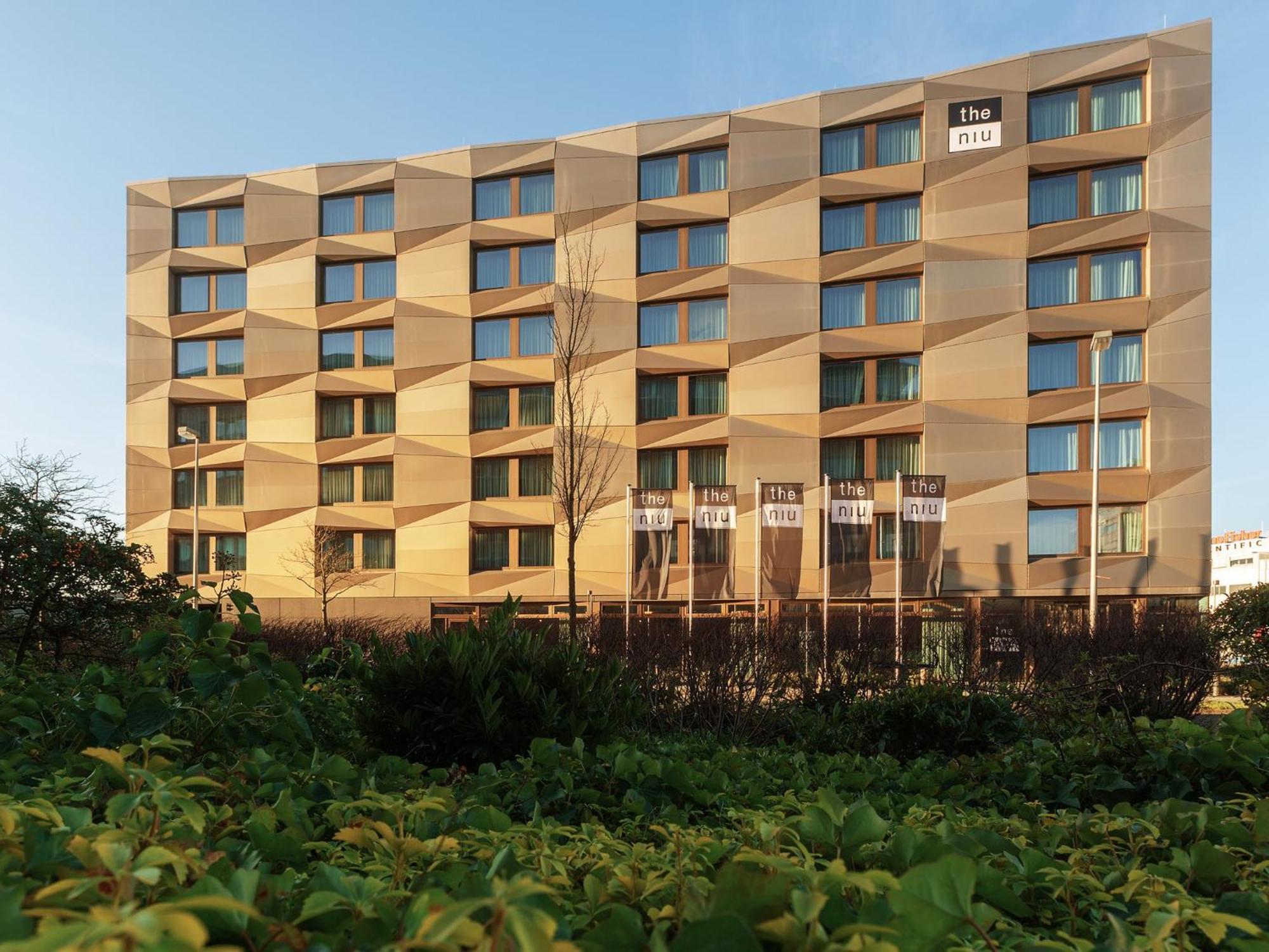 - The Niu, Crusoe Airport By Ihg