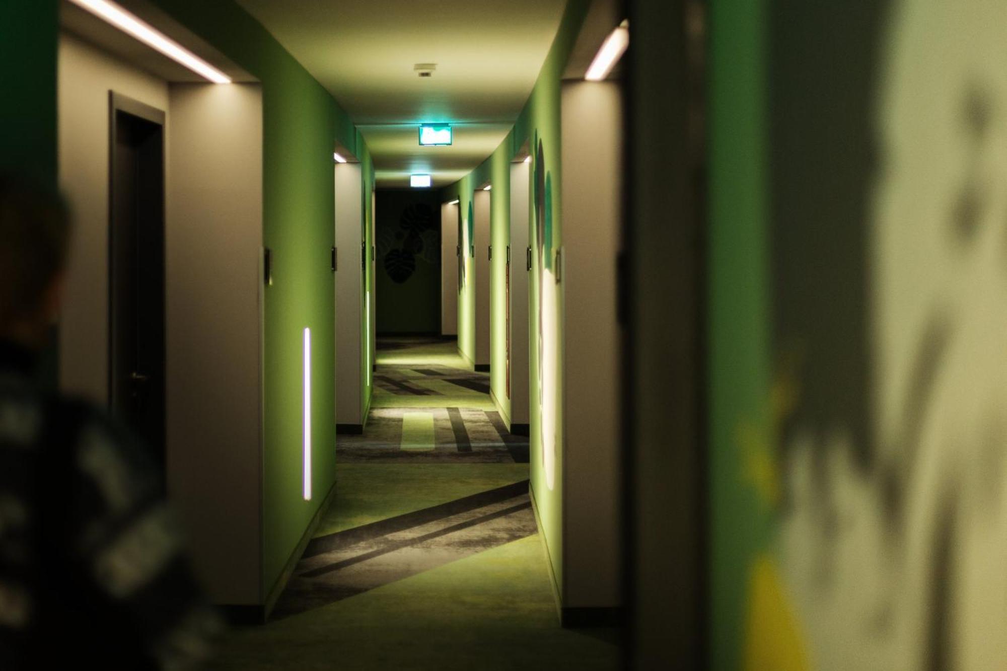 - The Niu, Crusoe Airport By Ihg Hotel 3*